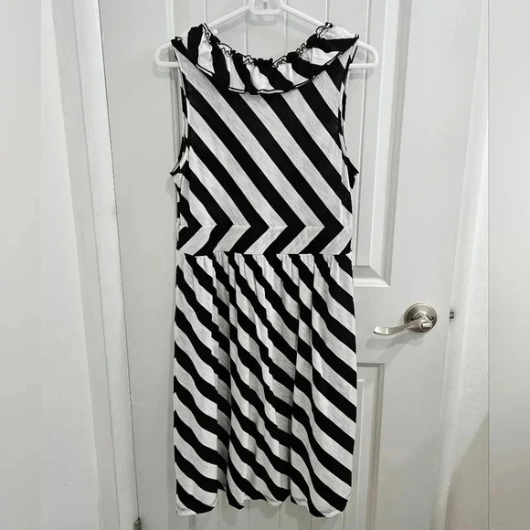 INC International Concepts Black and White Stripe Knee Length Dress - Size 1X - Picture 6 of 10
